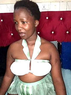 Snapshot of MissREAHx chatting on 10/13/25, 04:07 MissREAHx online show from 10/13/25, 04:07