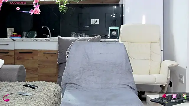 Snapshot of Anna_glamlovely chatting on 03/23/26, 01:15 Anna glamlovely online show from 03/23/26, 01:15