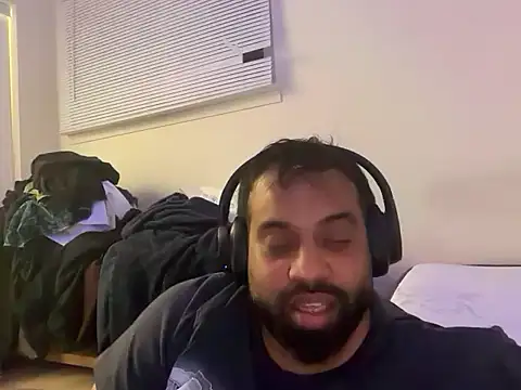 Snapshot of gogone2025 chatting on 10/12/25, 06:23 gogone2025 online show from 10/12/25, 06:23