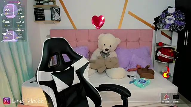 Snapshot of Luna_blackk chatting on 06/20/26, 09:06 Luna blackk online show from 06/20/26, 09:06