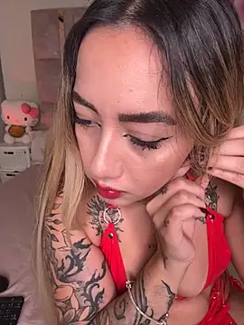 Snapshot of Becca_Johnson_u chatting on 10/22/25, 02:12 Becca Johnson u online show from 10/22/25, 02:12