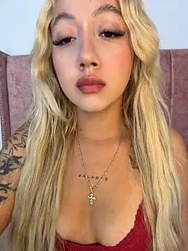 Snapshot of Becca_Johnson_u chatting on 12/22/25, 11:57 Becca Johnson u online show from 12/22/25, 11:57