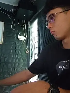 Snapshot of jacobs_shelby chatting on 11/01/25, 01:02 jacobs shelby online show from 11/01/25, 01:02