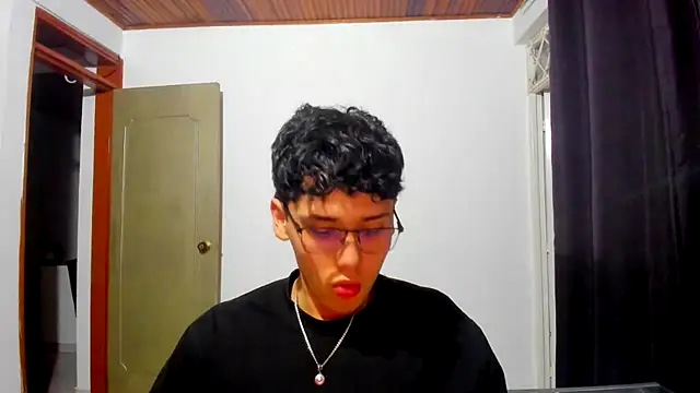 Snapshot of jacobs_shelby chatting on 11/02/25, 01:52 jacobs shelby online show from 11/02/25, 01:52