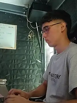 Snapshot of jacobs_shelby chatting on 11/17/25, 02:23 jacobs shelby online show from 11/17/25, 02:23