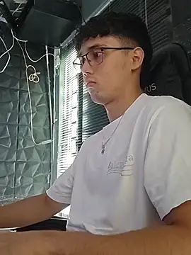 Snapshot of jacobs_shelby chatting on 11/22/25, 02:05 jacobs shelby online show from 11/22/25, 02:05