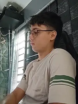 Snapshot of jacobs_shelby chatting on 11/25/25, 01:22 jacobs shelby online show from 11/25/25, 01:22