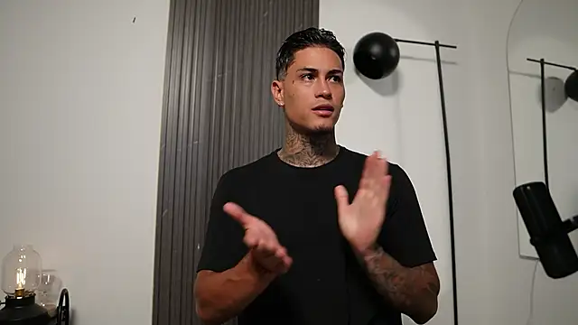 AxelVilla  online show from 10/10/25, 08:52