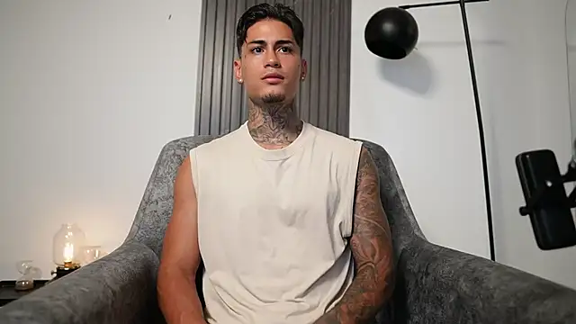 AxelVilla  online show from 10/16/25, 08:54