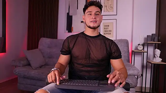 Snapshot of DaviesBrown chatting on 09/26/25, 08:46 DaviesBrown online show from 09/26/25, 08:46