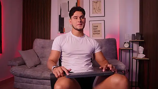 Snapshot of DaviesBrown chatting on 09/29/25, 08:13 DaviesBrown online show from 09/29/25, 08:13