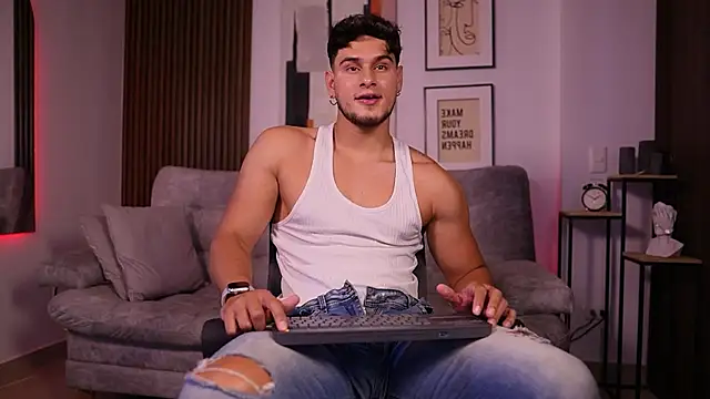 Snapshot of DaviesBrown chatting on 10/11/25, 08:29 DaviesBrown online show from 10/11/25, 08:29