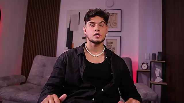 Snapshot of DaviesBrown chatting on 10/31/25, 08:43 DaviesBrown online show from 10/31/25, 08:43