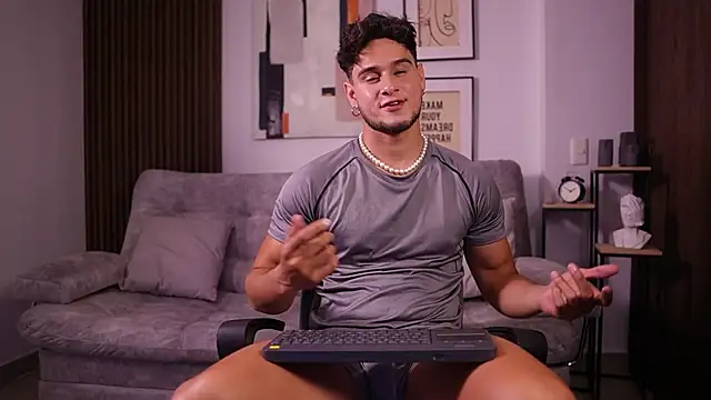 Snapshot of DaviesBrown chatting on 11/10/25, 09:47 DaviesBrown online show from 11/10/25, 09:47