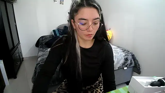 Snapshot of Came-II chatting on 09/22/25, 01:57 Came-II online show from 09/22/25, 01:57