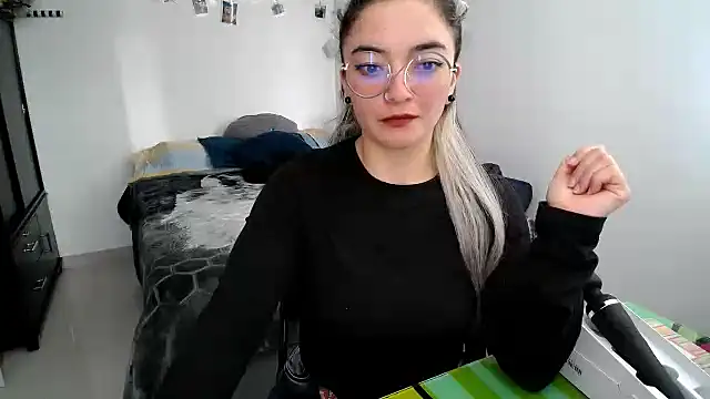 Snapshot of Came-II chatting on 09/29/25, 04:01 Came-II online show from 09/29/25, 04:01