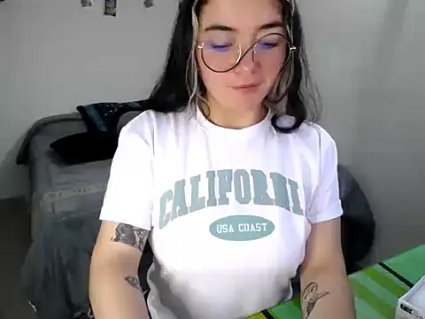 Snapshot of Came-II chatting on 10/27/25, 10:41 Came-II online show from 10/27/25, 10:41