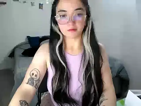 Snapshot of Came-II chatting on 10/31/25, 10:38 Came-II online show from 10/31/25, 10:38