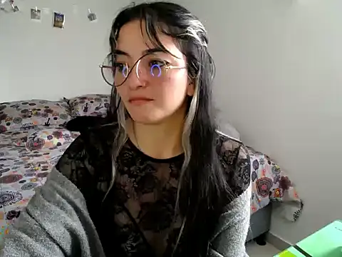 Snapshot of Came-II chatting on 11/18/25, 04:00 Came-II online show from 11/18/25, 04:00