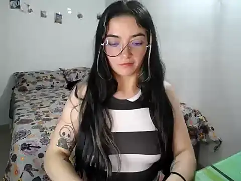 Snapshot of Came-II chatting on 11/19/25, 04:12 Came-II online show from 11/19/25, 04:12