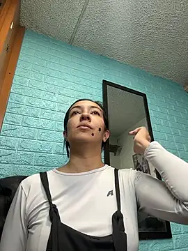 SALOME KORLAND online show from 11/24/25, 01:11