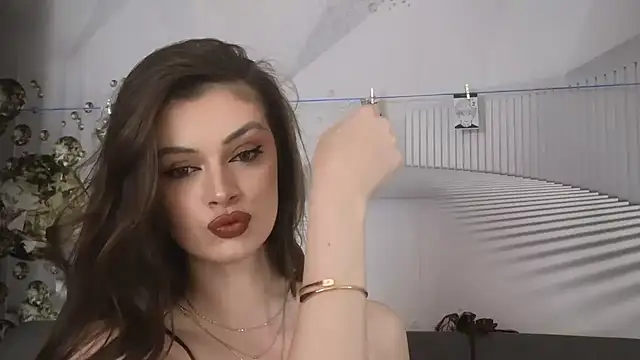 EvoletteLouLou online show from 10/09/25, 01:31