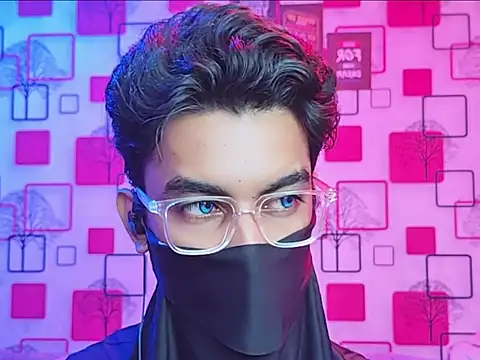 Snapshot of ChiseledCharm chatting on 10/09/25, 07:12 ChiseledCharm online show from 10/09/25, 07:12