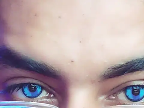 Snapshot of ChiseledCharm chatting on 10/25/25, 07:41 ChiseledCharm online show from 10/25/25, 07:41