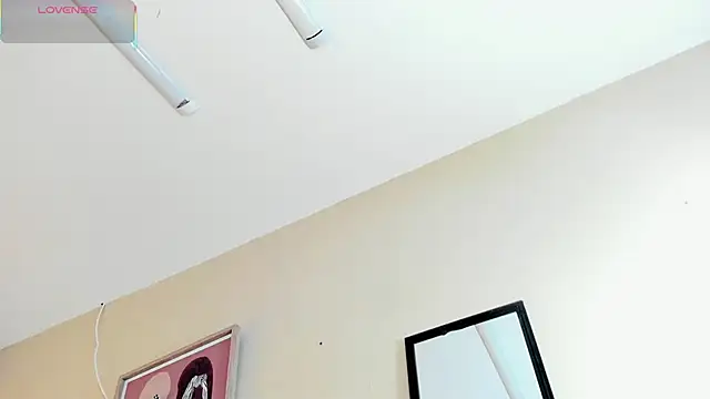 Snapshot of isabella_milf_ chatting on 09/08/25, 07:02 isabella milf  online show from 09/08/25, 07:02