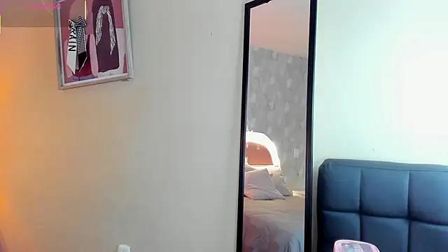 Snapshot of isabella_milf_ chatting on 09/11/25, 07:03 isabella milf  online show from 09/11/25, 07:03