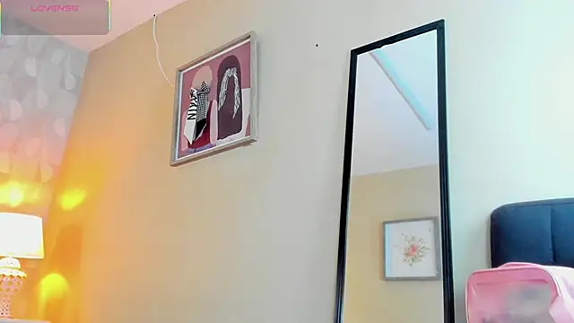 Snapshot of isabella_milf_ chatting on 09/13/25, 07:13 isabella milf  online show from 09/13/25, 07:13