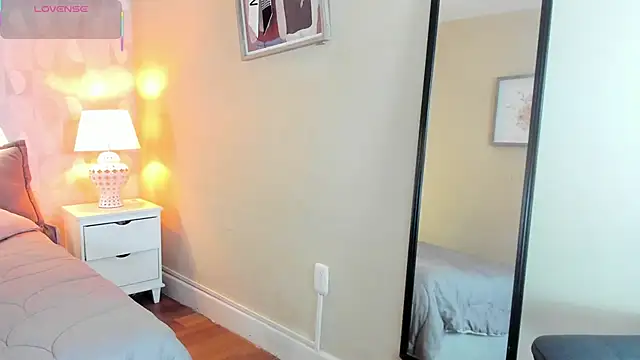 Snapshot of isabella_milf_ chatting on 09/17/25, 07:04 isabella milf  online show from 09/17/25, 07:04