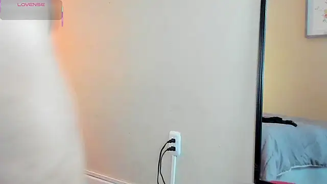 Snapshot of isabella_milf_ chatting on 09/19/25, 07:03 isabella milf  online show from 09/19/25, 07:03