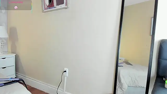 Snapshot of isabella_milf_ chatting on 10/14/25, 07:03 isabella milf  online show from 10/14/25, 07:03