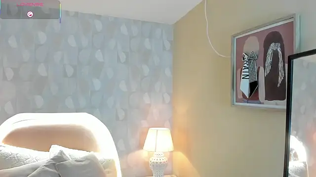 Snapshot of isabella_milf_ chatting on 10/30/25, 07:03 isabella milf  online show from 10/30/25, 07:03