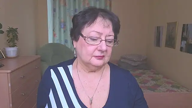 Margo Moll online show from 12/20/25, 08:32