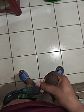 Snapshot of Genaro_Dickinson_69 chatting on 11/25/25, 06:02 Genaro Dickinson 69 online show from 11/25/25, 06:02