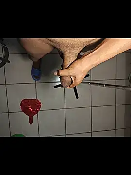 Snapshot of Genaro_Dickinson_69 chatting on 12/01/25, 03:33 Genaro Dickinson 69 online show from 12/01/25, 03:33