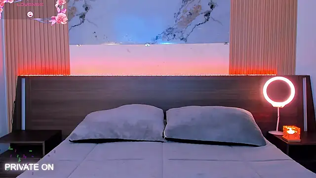 Snapshot of samanthaa_moon chatting on 04/18/26, 12:47 samanthaa moon online show from 04/18/26, 12:47