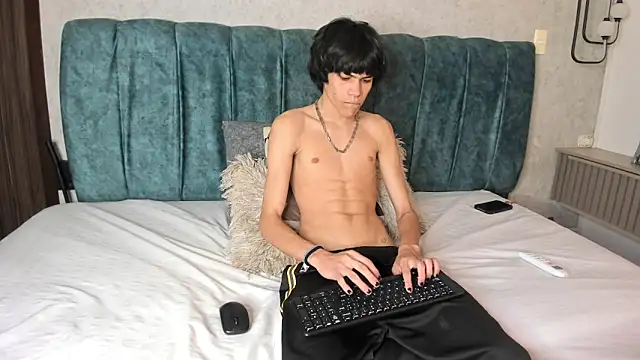 Snapshot of Diamond_twink chatting on 06/09/26, 03:56 Diamond twink online show from 06/09/26, 03:56
