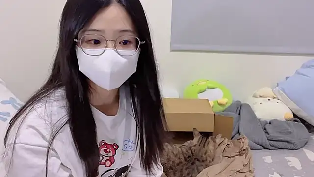 LHeart online show from 10/19/25, 02:40