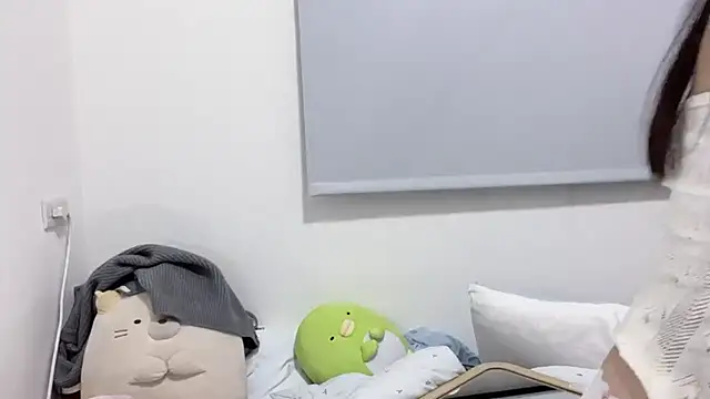 LHeart online show from 10/24/25, 02:24