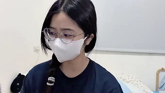 Snapshot of LHeart chatting on 04/05/26, 02:25 LHeart online show from 04/05/26, 02:25