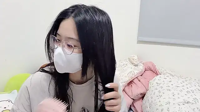 Snapshot of LHeart chatting on 04/21/26, 03:50 LHeart online show from 04/21/26, 03:50