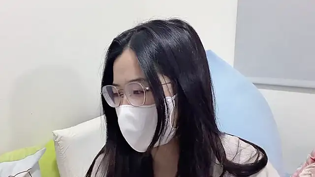 Snapshot of LHeart chatting on 04/22/26, 01:45 LHeart online show from 04/22/26, 01:45