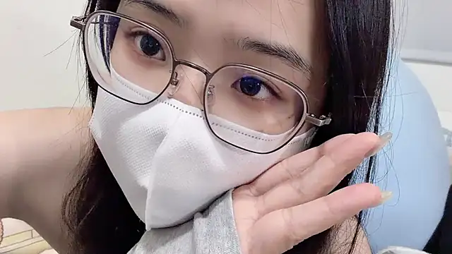 Snapshot of LHeart chatting on 04/23/26, 01:57 LHeart online show from 04/23/26, 01:57