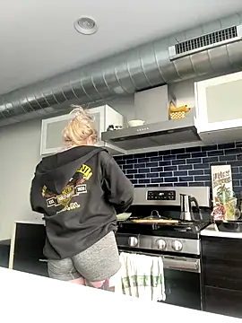 Snapshot of seeunexttuesday chatting on 10/21/25, 06:08 seeunexttuesday online show from 10/21/25, 06:08