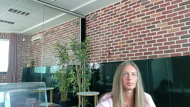 Snapshot of MayaHellen chatting on 05/01/26, 05:45 MayaHellen online show from 05/01/26, 05:45