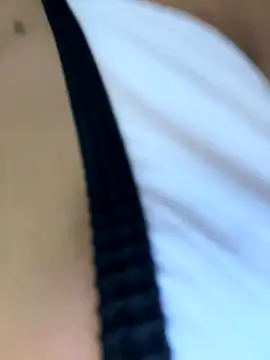 Snapshot of violeta_18x chatting on 10/24/25, 03:52 violeta 18x online show from 10/24/25, 03:52