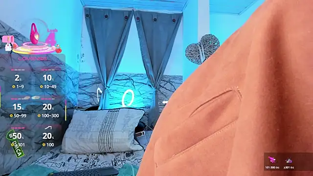 Snapshot of fanEmy chatting on 10/29/25, 11:28 fanEmy online show from 10/29/25, 11:28